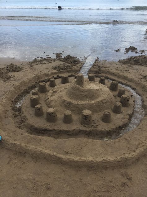 Beach Sand Ideas, Sand Castles Ideas, Sand Building Ideas Beach, Sand Castle Ideas Easy, Sand Castle Ideas, How To Build A Sand Castle, Sandcastle Ideas, Easy Sand Castle Ideas At The Beach, Sand Castle Photography