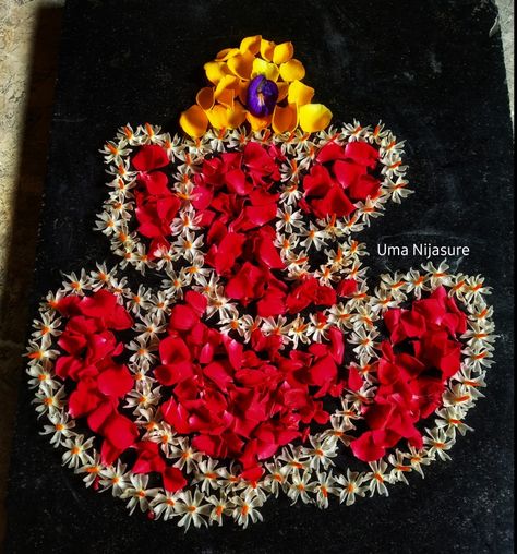 Flower Ganpati Rangoli, Ganesh Flower Rangoli, Ganesh Rangoli With Flowers, Rangoli With Flowers Petals, Rangoli Designs With Flowers Petals, Ganpati Modak, Ganapati Rangoli, Floral Rangoli, Ganesh Rangoli