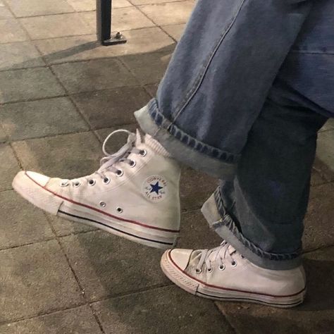 White Converse Aesthetic, All Star Aesthetic, White Converse Outfits, Converse Aesthetic, White Chuck Taylors, White Chucks, Converse White, Outfits With Converse, White Converse