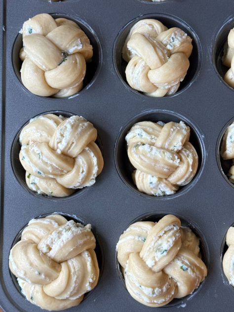 Sourdough Discard Garlic Knots - Kneaded That Sourdough Football Food, Sourdough Discard Pikelets, Sourdough Potluck Ideas, Sourdough Boule Flavors, Sourdough Discard Garlic Rolls, What Is Sourdough Discard, Sourdough Discard Donut Holes, Sourdough Discard Sweet Recipes, Sourdough Discard Biscuits Easy