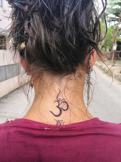 Om Shanti Om Tattoo, Om Back Tattoo Women, Om Tattoo Back, Om Tattoo Design Women Neck, Om Tattoo Neck, Om Tatoos Design, Om Shanti Tattoo, Om Tattoo On Neck, Aum Tatoos