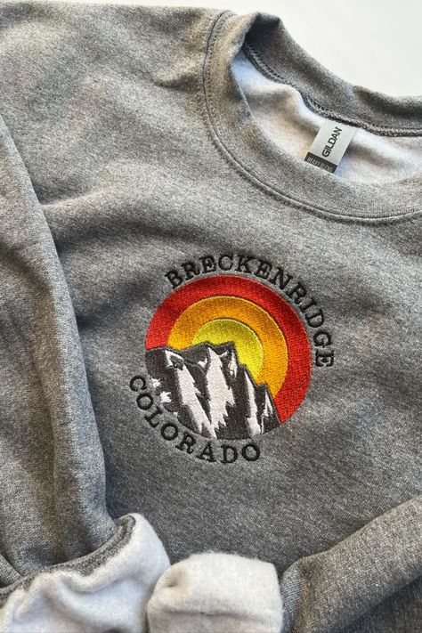 Colorado Sweatshirt, Breckenridge Colorado, Crewneck Vintage, Retro Sweatshirts, Velour Hoodie, Embroidered Crewneck, Sweatshirt Vintage, Striped Hoodie, Embroidered Sweatshirt