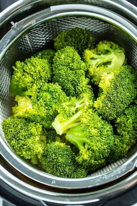 Instant Pot Steamed Broccoli is slightly soft, slightly crunchy, and insanely easy to make. Just add the broccoli to the instant pot, set the timer, and you have freshly steamed broccoli in under 5 minutes! #steamedbroccoli #instantpot #sidedish #vegetable #dishingdelish #glutenfree Mini Instant Pot Recipes 3 Quart Easy, Pressure Cooker Broccoli, Instant Pot Steamed Broccoli, Veg Meal Prep, Instant Pot Steamed Vegetables, Instant Pot Veggies, Instant Pot Steam, Broccoli Crowns, Broccoli And Potatoes