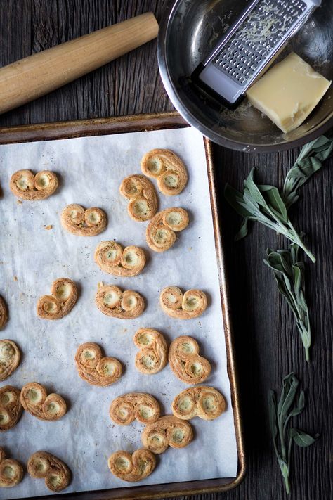 Savory Palmiers with Cheese and Herbs are perfect party food! Prepare them in advance and serve at room temperature with wine or cocktails. Recipes For Guests, Savory Palmiers, Savoury Crackers, Recipes Tutorials, Vegetarian Italian, Peanut Dipping Sauces, Graduation Party Foods, Joy The Baker, Savory Cheese