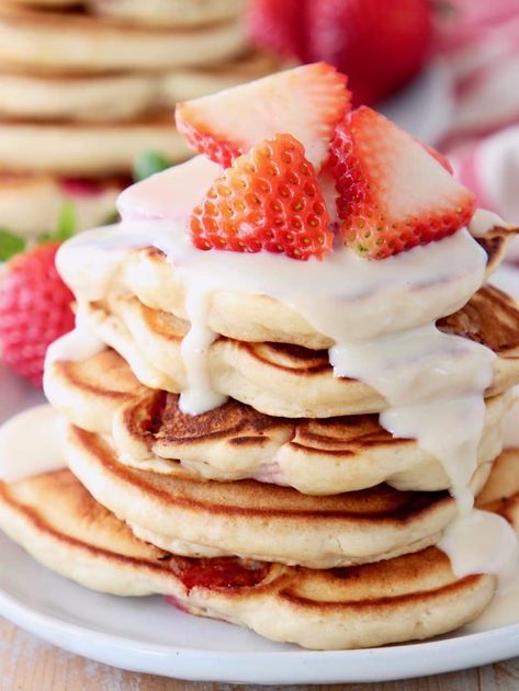 Pancake Cream Cheese Topping, Pancakes With Cream Cheese Filling, Cream Cheese Filling For Pancakes, Cream Cheese Sauce For French Toast, Cream Cheese Pancake Topping, Cream Cheese Syrup Recipe, Strawberry Cream Cheese Pancakes, Cream Cheese Syrup For Pancakes, Cream For Pancakes