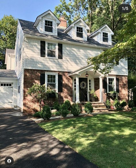 American Suburban House Exterior, Lower Middle Class Homes, Small Suburban House Exterior, Small Suburban House, Middle Class Homes, Suburban House Exterior, Suburban Summer, Fall Houses Exterior, Suburban Aesthetic