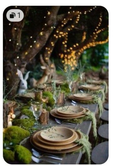 Enchanted Forest Theme Dinner Party, Outdoor Enchanted Forest Party, Hobbit Dinner Party Decor, Woodland Themed Wedding Decorations, Enchanted Forest Engagement Party, Enchanted Forest Themed Wedding, Enchanted Forest Dinner Party, Fairytale Engagement Party, Forest Aesthetic Party