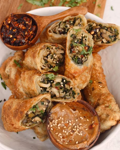 Mushroom Egg Rolls, Vegan Egg Roll Wrapper Recipes, Spinach Egg Rolls, Mushroom Rolls, Vegan Egg Rolls, Resep Vegan, Vegan Chinese, Bali Retreat, Mushroom Spinach