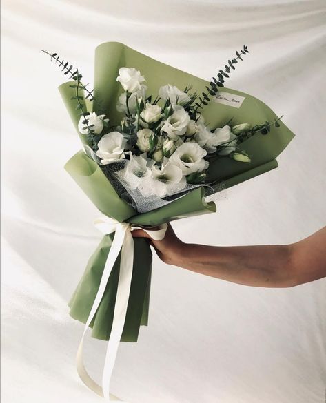 Graduation Flowers Bouquet, Man Bouquet, Clean Flowers, Flowers For Men, Graduation Flowers, Luxury Flower Bouquets, Boquette Flowers, Flowers Bouquet Gift, Nothing But Flowers