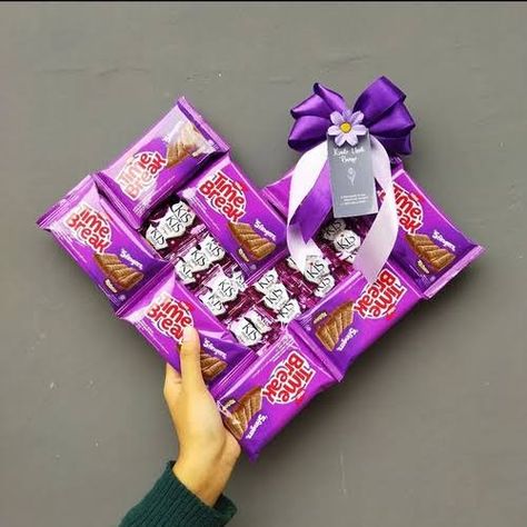 Kado Ultah Aestethic, Semprotulation Gift, Kado Buat Guru, Hampers Valentine, Bingkisan Snack, Kado Hari Guru, Mini Gift Ideas, Snack Box Gift, Candy Gifts Diy