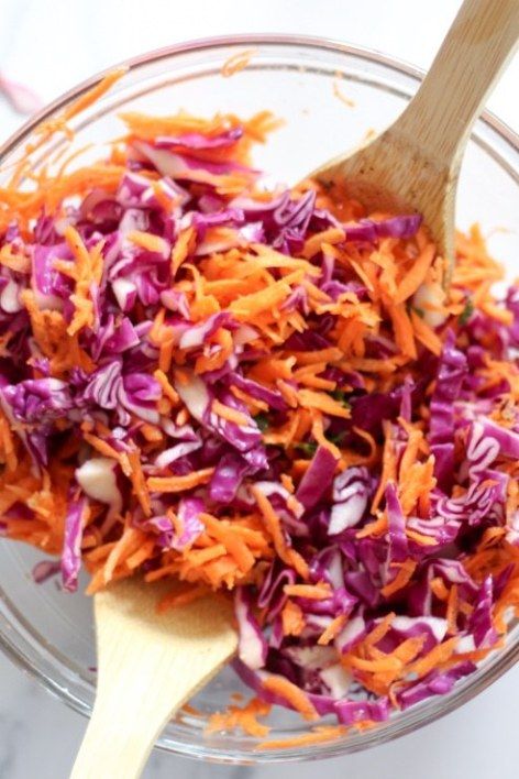 Super easy raw red cabbage and carrot salad / slaw with vinegar and NO mayo. A colorful raw vegetable side dish for a crowd, for tacos or burgers. | sipbitego.com #sipbitego #carrots #redcabbage #bbq #summerrecipes #springrecipes #recipe #familymeal #vegetarian #bbqparty #vegan #salad #slaw #easyrecipe Slaw For Tacos, Cilantro Slaw, Red Cabbage Salad, Carrot Salad Recipes, Vegan Coleslaw, Carrot Salad, Cabbage Salad, Raw Vegetables, Red Cabbage