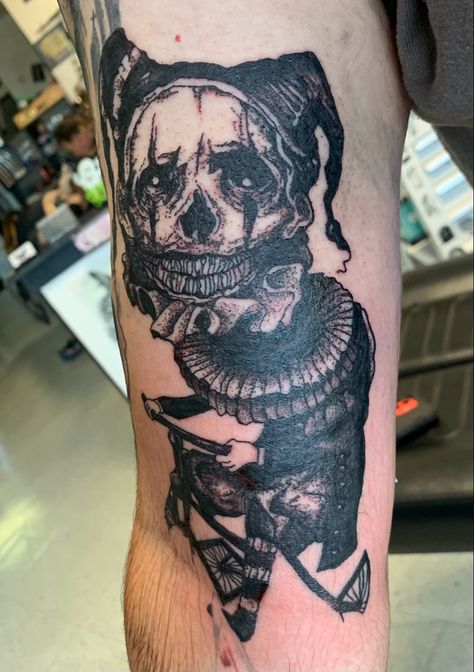 Horror Movie Tattoos, Creepy Animals, Christian Sleeve Tattoo, Tattoo Background, Omerta Tattoo, Scary Tattoos, Skeleton Hand Tattoo, Creepy Tattoos, Spooky Tattoos