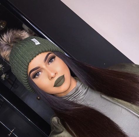 Beanie & makeup! Ivana Santacruz, Wig Care, Green Lipstick, Make Up Inspiration, Hair Silky, Ombre Lace, Ombre Wigs, Makeup On Fleek, Beat Face