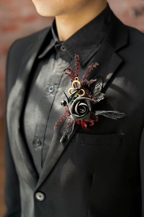 24 Beautiful Black Wedding Ideas - LADY WEDDINGS Black Rose Petals, Rose Smell, Wedding Cake Flower, Prom Boutonniere, Table Centerpiece Wedding, Groomsmen Party, Dark Wedding Theme, Boutonnieres Prom, Burgundy Dahlia