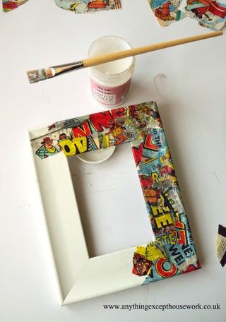 Decoupage Picture Frames, Comic Book Crafts, Cadre Photo Diy, Home Gym Inspiration, Photo Frame Crafts, Painted Picture Frames, Decoupage Glue, Diy Photo Frames, Decoupage Diy