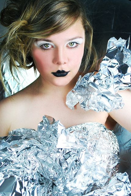 aluminum foil dress #MUSICEXPERIMENT #REFLEKTOR Foil Dress Fashion, Foil Work Dresses, Foil Dress, Tin Foil Costume Ideas, Aluminum Photoshoot, Liquid Silver Dress, Tin Foil Photoshoot, Las Vegas Costumes, Wearable Art Fashion