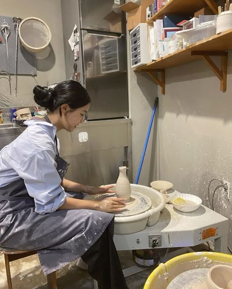 Korean Pottery, Class Outfit, Artist Aesthetic, Pottery Classes, Ceramics Pottery Art, Ceramic Studio, Unique Ceramics, Sewing Art, Summer Bucket