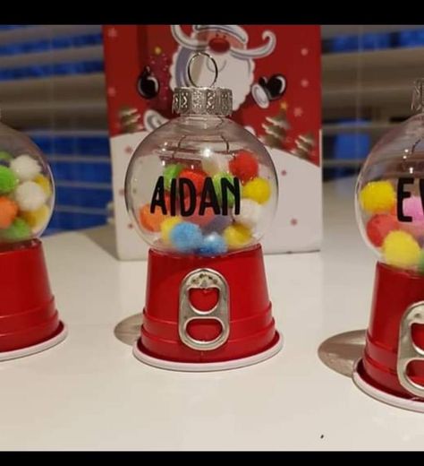 Gum Ball Machine Ornament, Solo Cup Crafts, Gumball Machine Craft, Fair Crafts, Diy Gumball Machine, Snow Globe Crafts, Bubble Gum Machine, Kindness Gifts, Red Solo Cup