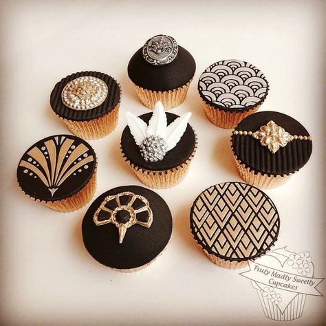 Art Deco Cupcakes, Great Gatsby Cupcakes, Gatsby Cookies, 1920s Cake, Granny Party, 1920 Party, Deco Cupcake, Bugsy Malone, Sakura Wedding