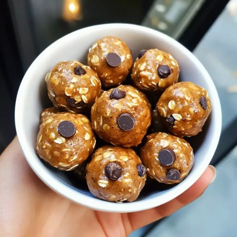 Pumpkin Pie Energy Bites are the perfect quick, healthy, no-bake snack! Ready in 10 minutes. Make yours today! No Bake Pumpkin Bites, No Bake Pumpkin Protein Balls, Pumpkin Spice Energy Bites, Peanut Butter Pumpkin Energy Bites, No-bake Pumpkin Breakfast Bites, Pumpkin Pie Energy Bites, Pumpkin Energy Bites, Pumpkin Bites, Healthy Fall Snacks