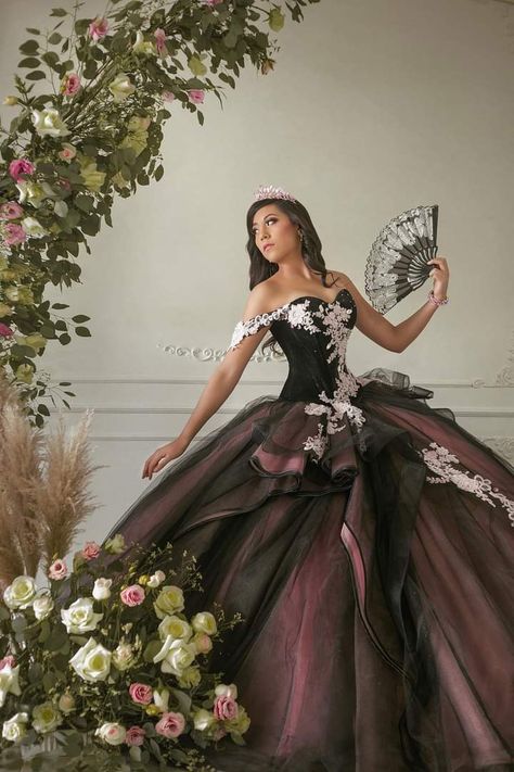 Black And Rose Gold Quinceanera Dress, Quinceanera Dresses Black And Pink, Dark Purple 15 Dresses Quinceanera, Kuromi Quinceañera, Purple And Black Quinceanera Dresses, Pink And Black Quinceanera Dresses, Black And Pink Quinceanera Dress, Black And Pink Quinceanera Theme, Goth Quince