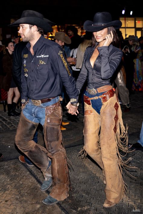 Adan Banuelos, Brown High Boots, Being Loved, Bella Hadid Outfits, Streets Of New York, Bella Hadid Style, Cowboy Party, Hadid Style, Hollywood Star