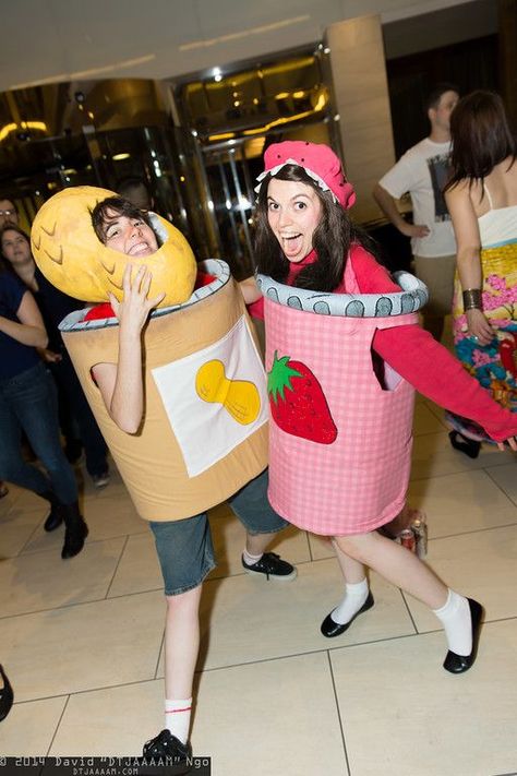 Dipper Cosplay, Mabel Pines Cosplay, Mabel Gravity Falls, Gravity Falls Cosplay, Dipper Y Mabel, Twin Costumes, Disney Duos, Duo Costumes, Cape Costume