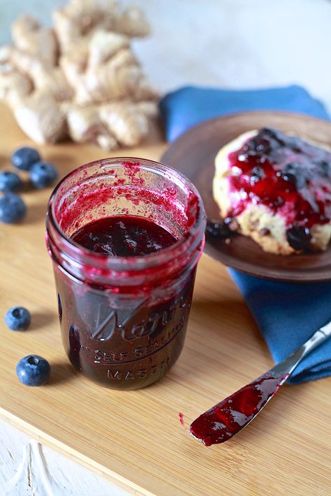 Blueberry Ginger Jam - TheNoshery.com Blueberry Sweet Rolls, Blueberry Preserves, Blueberry Jam Recipe, Ginger Jam, Pickle Recipes, Canning Fruit, Canning Jam, Homemade Jelly, Lemon Glaze