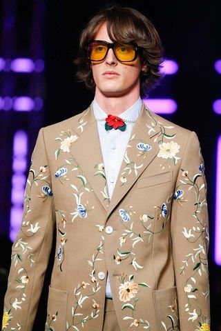 See detail photos for Gucci Spring 2016 Menswear collection. Cursed Wedding, Extremely Cursed, Wedding Suits For Bride, Menswear Details, Winter Suits, Gucci Spring, 2016 Menswear, Linen Suits, Wedding Suits Men