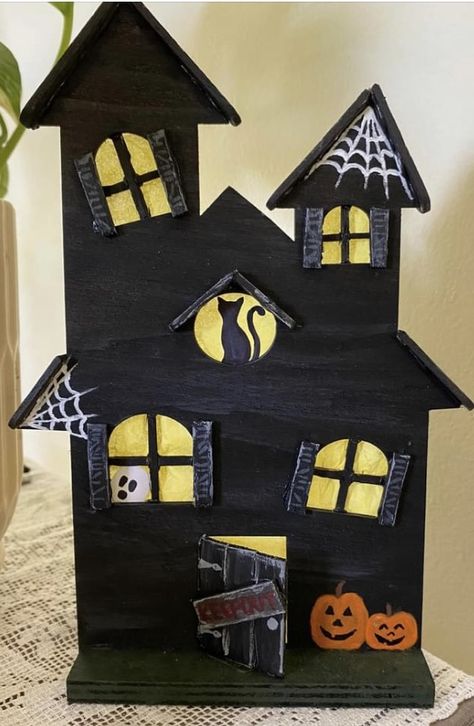 Cardboard Halloween House Diy, Halloween Cardboard House, Cardboard Box Haunted House, Cardboard Haunted House Diy, Halloween Cardboard Decorations, Haunted House Cardboard, Cardboard Halloween Decorations Diy, Easy Cardboard Crafts, Cardboard Halloween