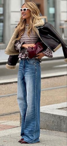 2024 Fall Winter Fashion, Emanuelle Alt Style 2024, Austin Street Style, Leather Pants Outfit Street Style, Nyc Street Style 2024, London Fashion Week Street Style Winter, Street Style Fall 2024, Fall Street Style 2024, Casual Fall Outfits 2024