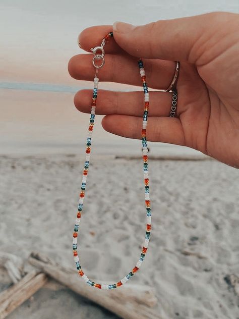 HANDMADE JEWELRY NECKLACE #BeadedNecklaces Summer Necklaces Beads, Beaded Diy Necklace, Summer Necleses, Homemade Necklaces Diy, Homemade Summer Jewelry, Cute Small Bead Bracelets, Pinterest Necklace Bead, Summer Diy Necklaces, Tiny Beaded Necklaces