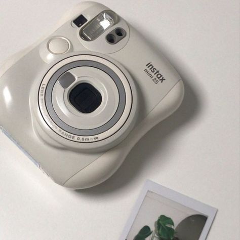 Gray Cream Aesthetic, Camera White Aesthetic, Ig Icon Highlights Aesthetic White, Guts Deluxe, Fotos Asthetics, Polaroid Picture Frame, White Things, White Camera, Paper Background Design