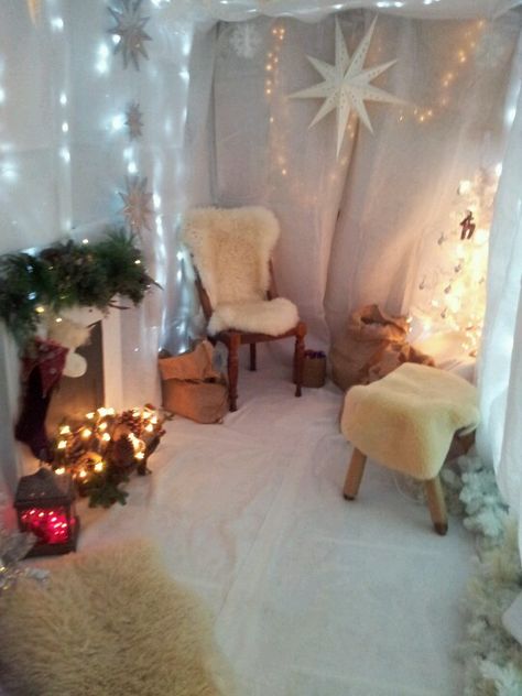 Beautiful Santas Grotto - try it at your PTA/PTO Christmas Fair. Christmas Grotto Ideas, Grotto Ideas, Santa Grotto, Magical Classroom, Santas Grotto, Christmas Fayre Ideas, Christmas Grotto, Homemaking Ideas, Fete Ideas