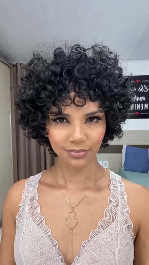 Style Curly Short Hair, Afro Reference, Natural Curly Afro, Curly Short Hair, Sketch Reference, Curly Haircut, Curly Hair Beauty, Hair Projects, Inspo Hair