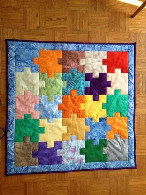 Puzzle Quilt Pattern Free, Puzzle Quilt, Baby Quilt Tutorials, Quilting Designs Patterns, Blanket Ideas, Childrens Quilts, Baby Quilt Patterns, Barn Quilt Patterns, Patchwork Quilt Patterns