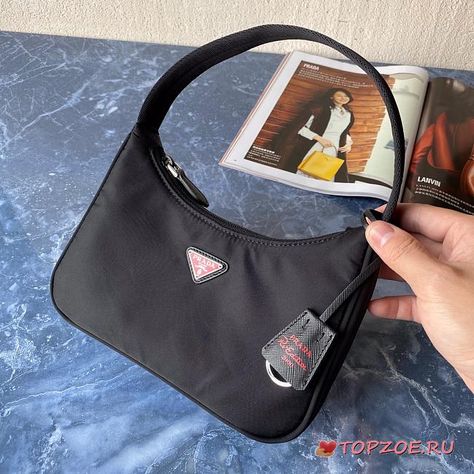 Prada Re Edition 2000, Prada Hobo, Mini Bag Black, Prada Re Edition, Red Logo, Triangle Logo, Metallic Logo, Vuitton Handbags, Authentic Louis Vuitton