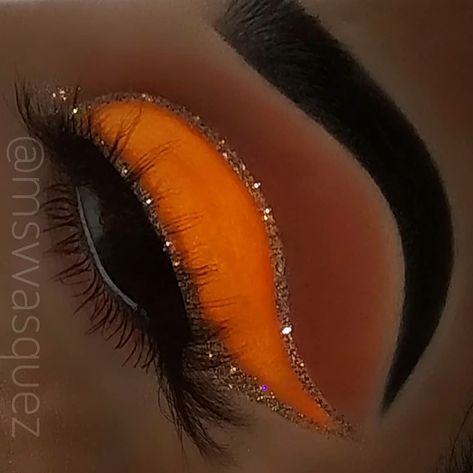 @msvvasquez #Halloween #Glitter #Orange #Neon #Pigments Makeup With Eyeshadow, Orange Eye Makeup, Applying Eyeshadow, Maquillage Yeux Cut Crease, Birthday Makeup Looks, Gold Makeup Looks, Glitter Makeup Looks, Rhinestone Makeup, Orange Makeup