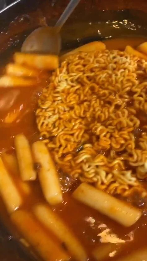 Chef Chris Cho, Chris Cho, Tteokbokki Recipe, Korean Recipes, Korean Dishes, How To Make Homemade, Korean Food, Quick Recipes, Cooking Tips