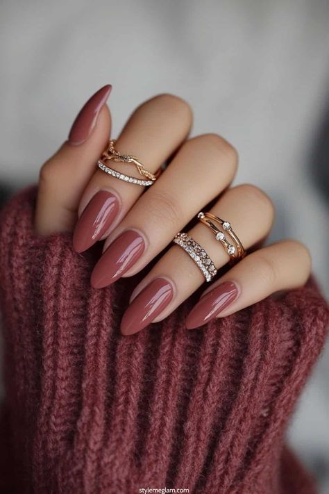 Check out these trendy fall pink nails that go with any of your fall outfits. These fall blush pink nails are perfect for every day wear, for work and more. Save this pin to check out pink nail colors too. Dusty Pink Nails Rose Gold, Pink Nails For Fall, Light Fall Nails, Fall Pink Nails, Dusty Pink Nails, Blush Pink Nails, Matte Pink Nails, Fall Pink, Pink Nail Colors