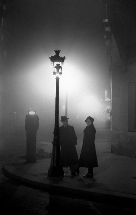 Fred Stein. Foggy, nighttime portrait of a man and woman as they stand on a corner under a street light, Paris, France, 1934 Under Street Light Photography, Man Standing Under Street Light, Street Light Portrait, Standing Under Street Light, Street Light Aesthetic, Vintage Street Light, Photogenic Aesthetic, Lighting Scene, Photo Black And White