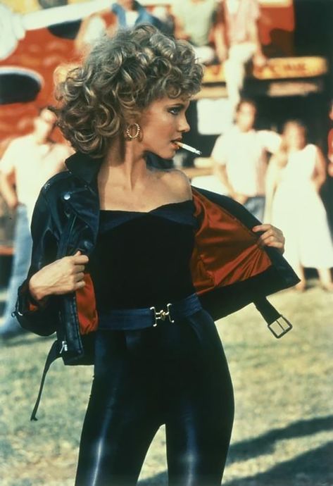 12 cosas que no sabías de la película Grease Grease Film, Sandy Grease Costume, Grease Sandy, Grease Outfits, Grease Costume, Look Disco, Sandy Grease, Grease Movie, Look 80s