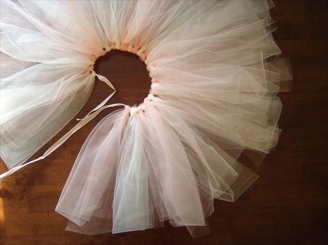 Easy Tulle Skirt, Tutus Diy, Easy Tutu, Rookie Mag, Tutu Pattern, Tutu Diy, Make A Tutu, Gnome Costume, Tutu Tutorial