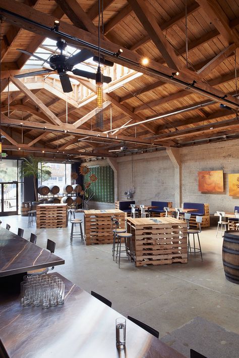 Barn Restaurant Ideas, Barn Cafe, Urban Interior Design, Farm Cafe, Brewery Design, Industrial Cafe, Rustic Cafe, Coffee Shop Interior Design, Rustic Restaurant