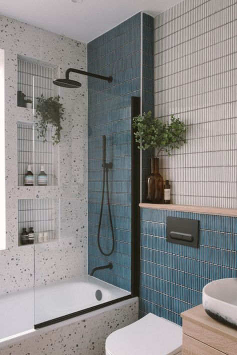 Small Main Bathroom Ideas Layout, Bathrooms With Concrete Countertops, Tiled Bathroom Renovation, Small Renovated House, Bathroom Smart Ideas, Small Space Shower Ideas, Windowless Half Bathroom, Small Bathroom Apartment Ideas, Modern Small Bathroom Designs