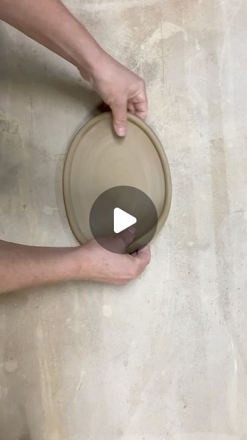 Slab Building Pottery, Ceramic Tray Ideas, Slab Pottery Ideas, Pottery Tray, Pottery Videos, Slab Pottery, Ceramic Tray, Oval Tray, Ceramic Dishes