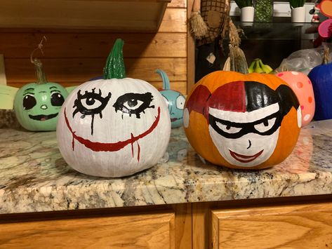 Joker And Harley Quinn Pumpkin Painting, Joker Pumpkin Painting, Harley Quinn Pumpkin, Joker Pumpkin, Harley Quinn Painting, Bestie Ideas, Pumpkin Uses, Jester Hat, Bruce Timm