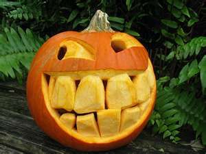 BIG TEETH Jack O Lantern Pumpkins Designs, Halloween Carvings, Funny Jack O Lanterns, Funny Pumpkin Carvings, Funny Halloween Decorations, Cute Pumpkin Carving, Creative Pumpkin Carving, Amazing Pumpkin Carving, Easy Pumpkin Carving