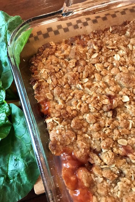 Rhubarb Crunch Rhubarb Crunch Recipes, Banana Rhubarb Bread Recipe, Rhubarb Keto, Rhubarb Bread With Streusel Topping, Apple And Rhubarb Crumble, Cinnamon Streusel Rhubarb Bread, Rhubarb Crisp Taste Of Home, Ruhbarb Crisp, Healthy Rhubarb Recipes