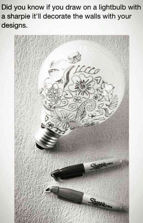 Draw on a light bulb with a sharpie Drawing Light Bulb, Pinterest Messages, Lightbulb Crafts, Sharpie Art Projects, Diy Sharpie Crafts, Painted Dishes, Sharpie Projects, Bulb Art, Light Bulb Art